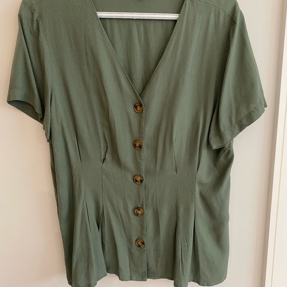 Button up shirt - Picture 3 of 5